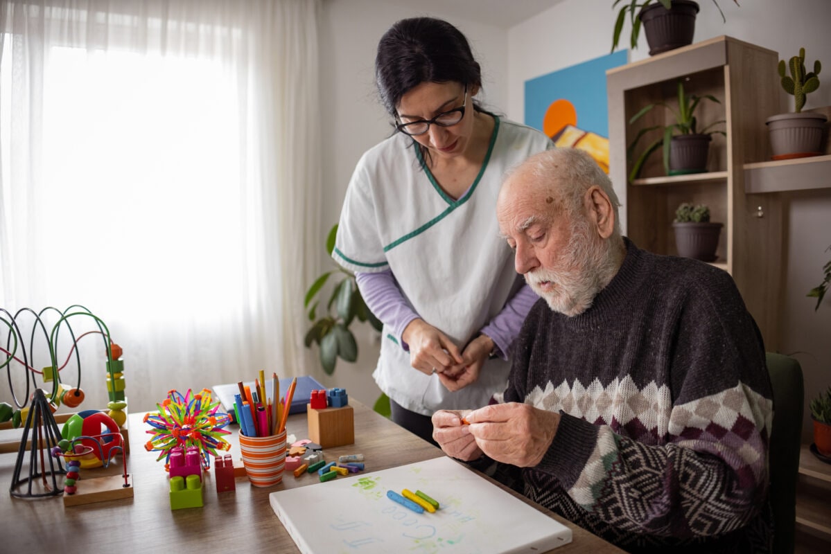 Dementia therapy session through art