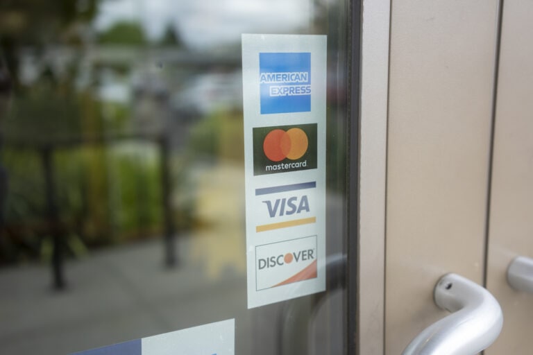 What's the difference between Visa and Mastercard? What about the other major credit networks?