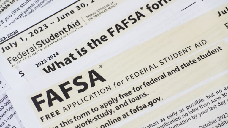 how does fafsa work