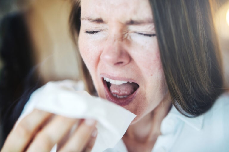 How to sneeze quietly